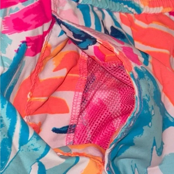 Lilly Pulitzer Run Around Shorts - Picture 4 of 4